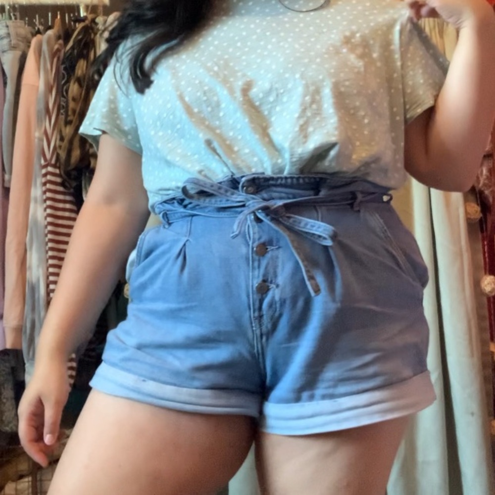 Viral Hollister Curvy Ultra High-Rise Mom Short 3”